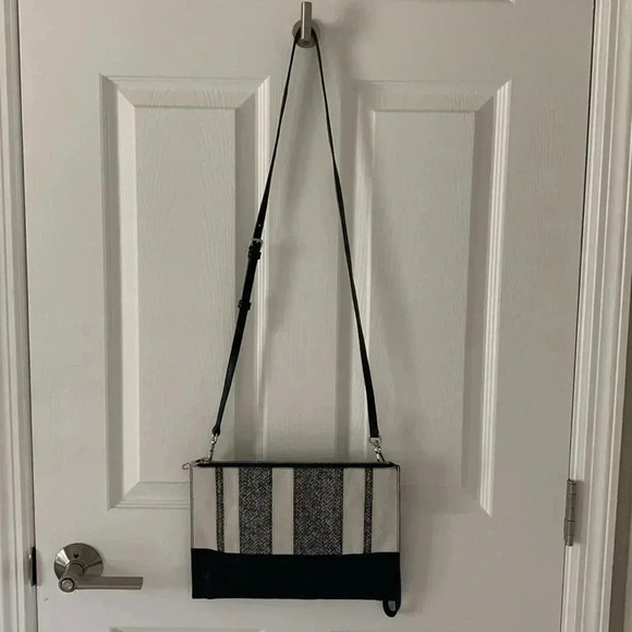 Vince Camuto Convertible crossbody to clutch/Wristlet black & white leather bag - Picture 2 of 7